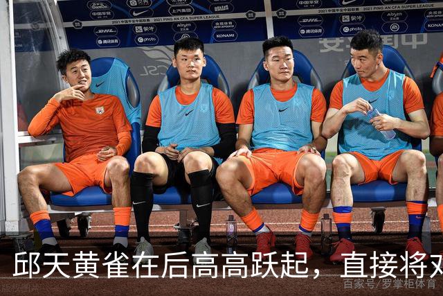 邱天黄雀在后高高跃起，直接将对手上篮扇飞